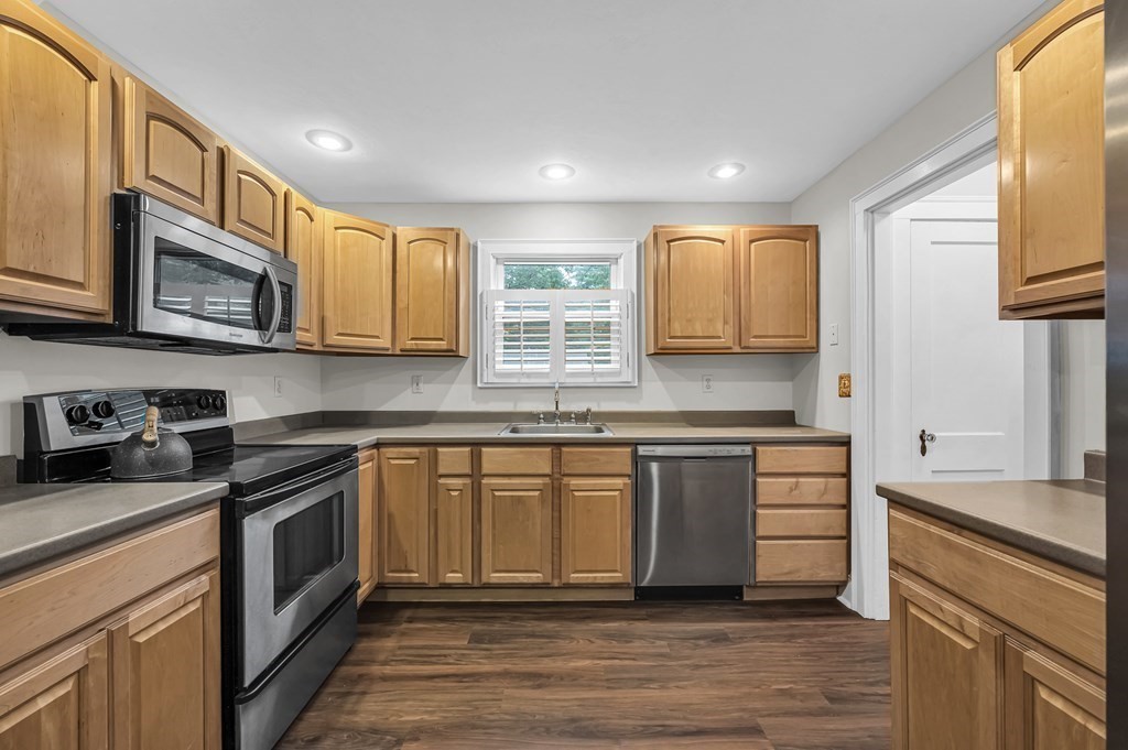463 Springfield Street Wilbraham, MA 01095 - Photo 4 of 40 Gallery Image 4