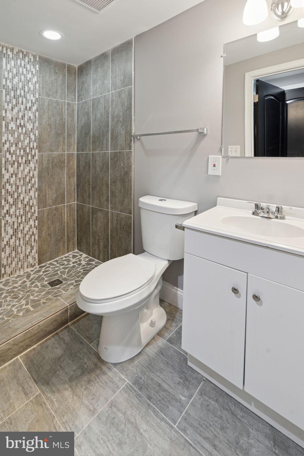 3804 Chatham Road Baltimore, MD 21215 - Photo 4 of 44