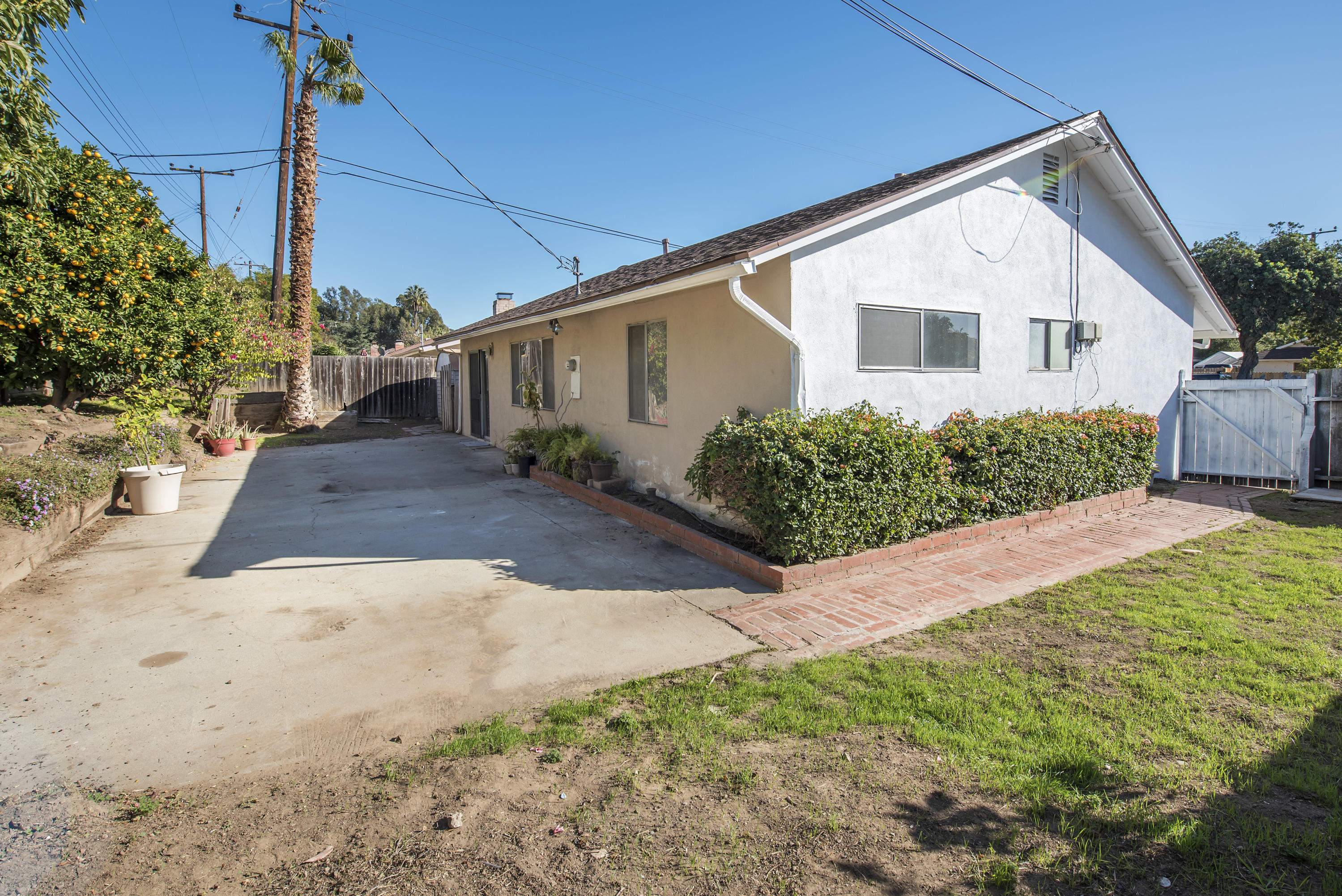 5048 Rocoso Way Santa Barbara, CA 93111 - Photo 11 of 14 Side and back yard