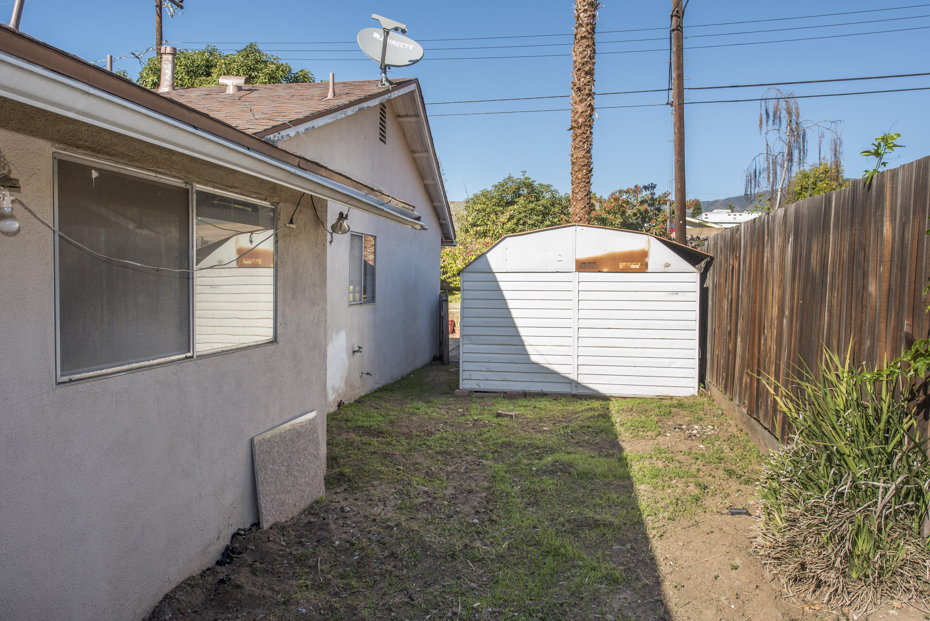 5048 Rocoso Way Santa Barbara, CA 93111 - Photo 12 of 14 Wide side yard on both sides