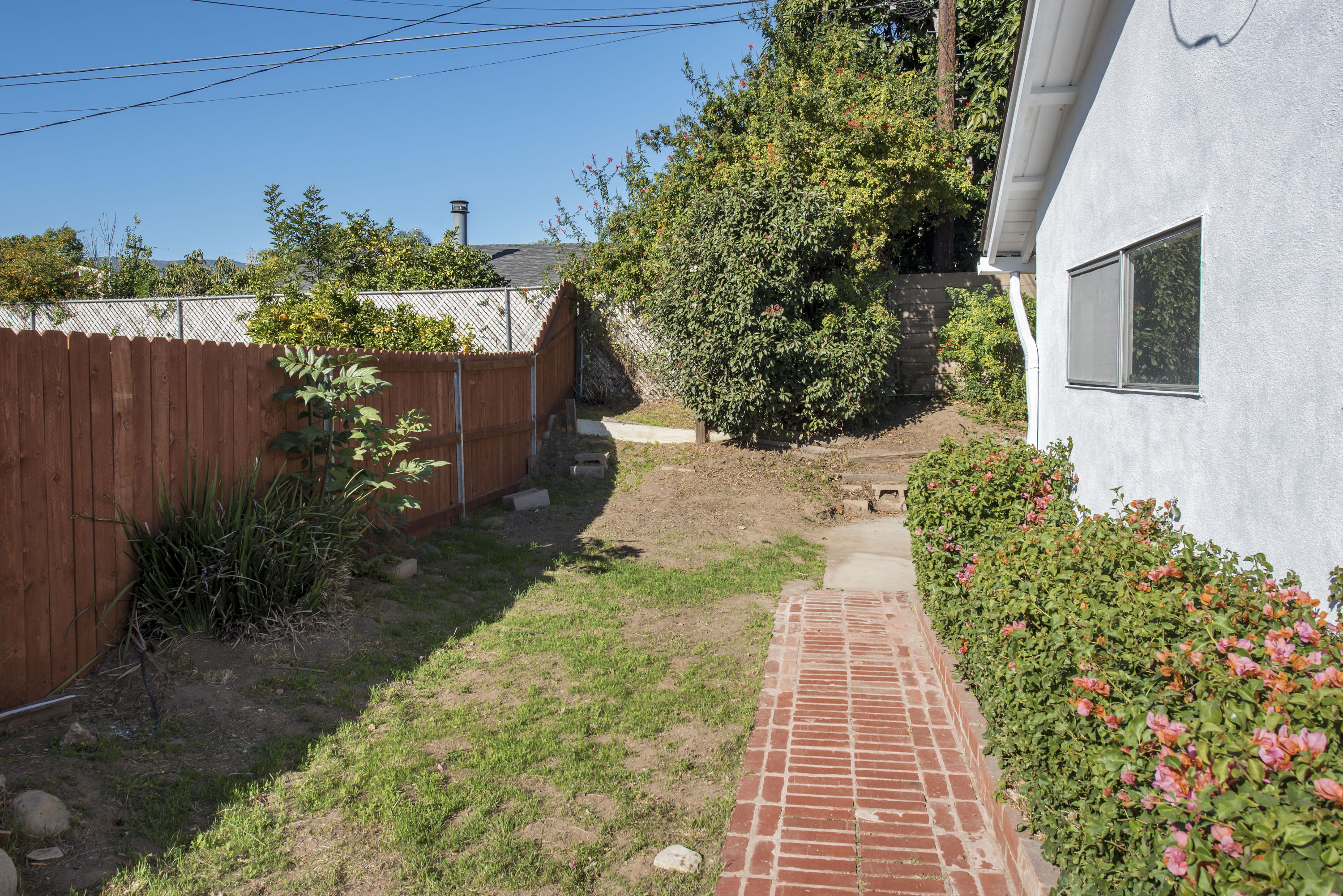 5048 Rocoso Way Santa Barbara, CA 93111 - Photo 14 of 14 Wide side yard, could fit RV