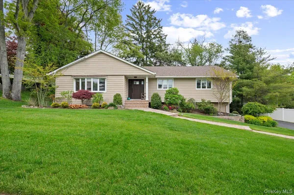 $1,249,999 | 6 Long Ridge Road, Plainview, NY 11803