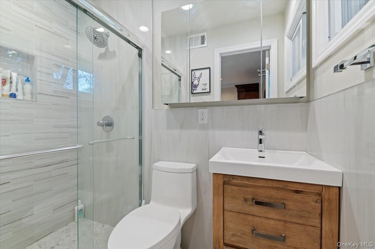 6 Long Ridge Road Plainview, NY 11803 - Photo 19 of 32 Renovated Primary Full Bath