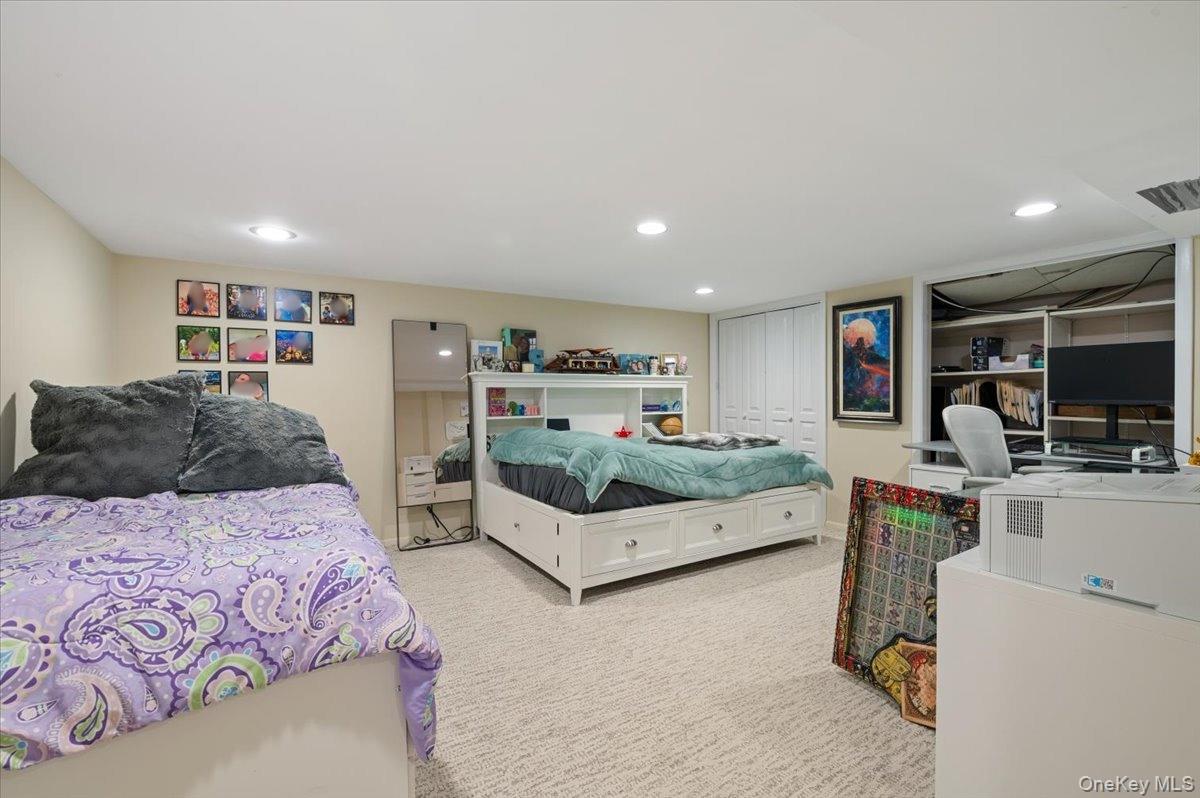 6 Long Ridge Road Plainview, NY 11803 - Photo 25 of 32 Office/Large Room