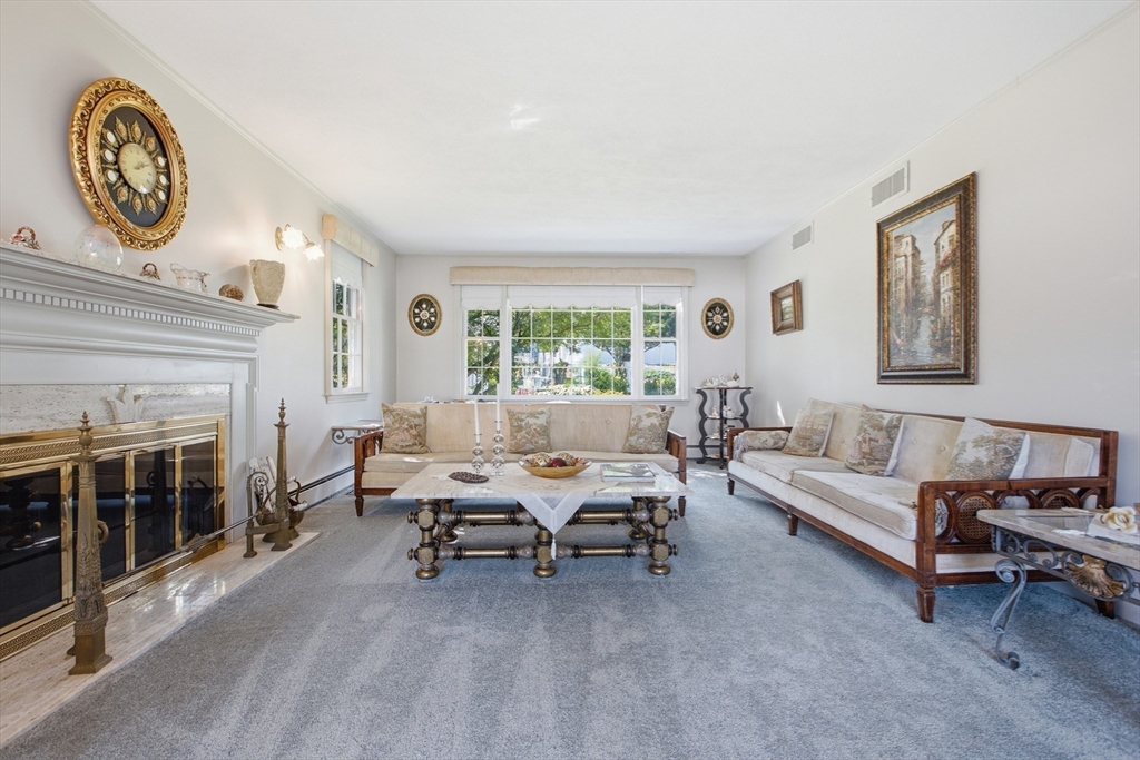2 Russell Road Lynnfield, MA 01940 - Photo 7 of 42
