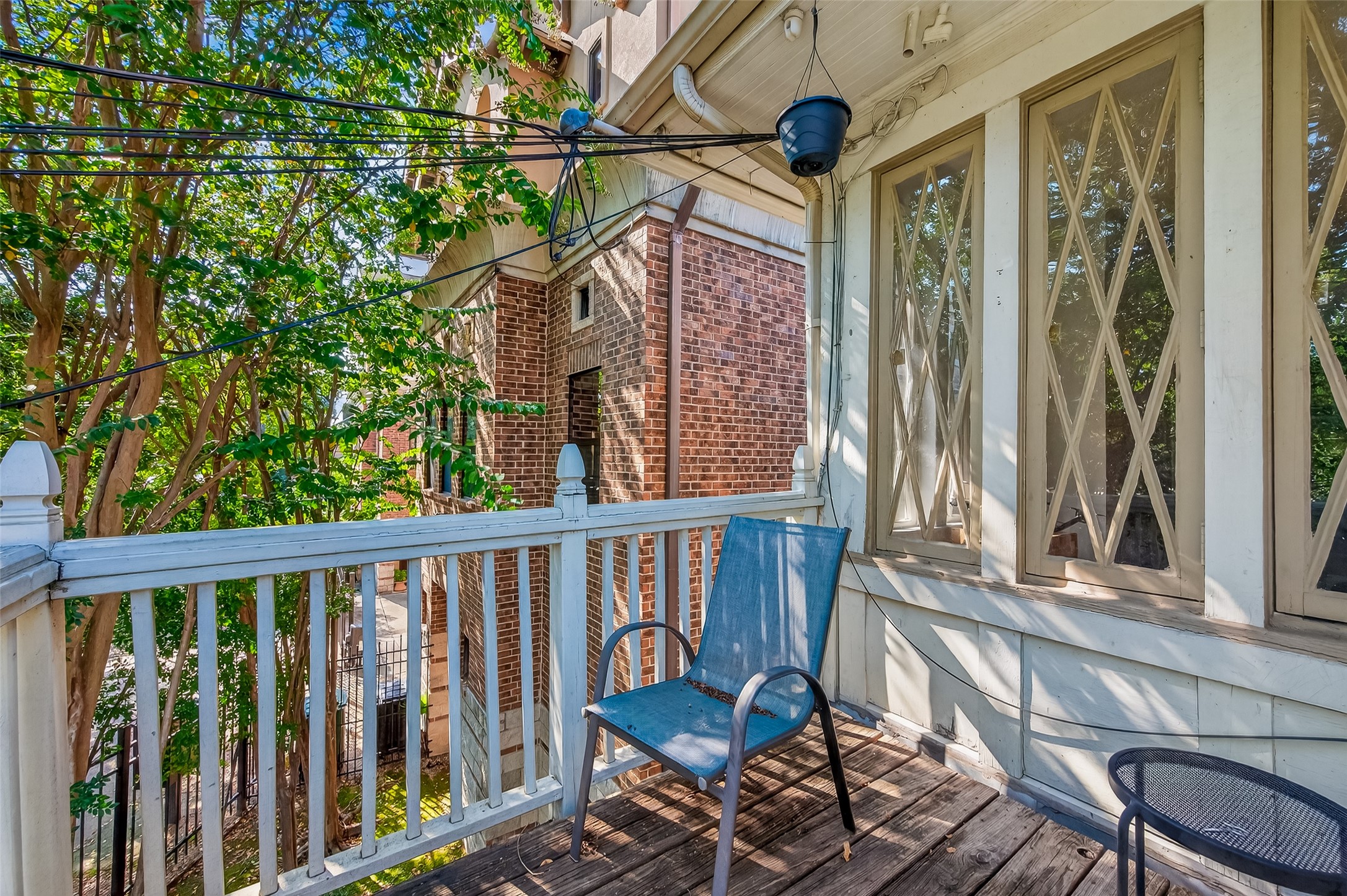 324 West Alabama Street, Unit 1 Houston, TX 77006 - Photo 27 of 30 a view of a chairs and table in a balcony
