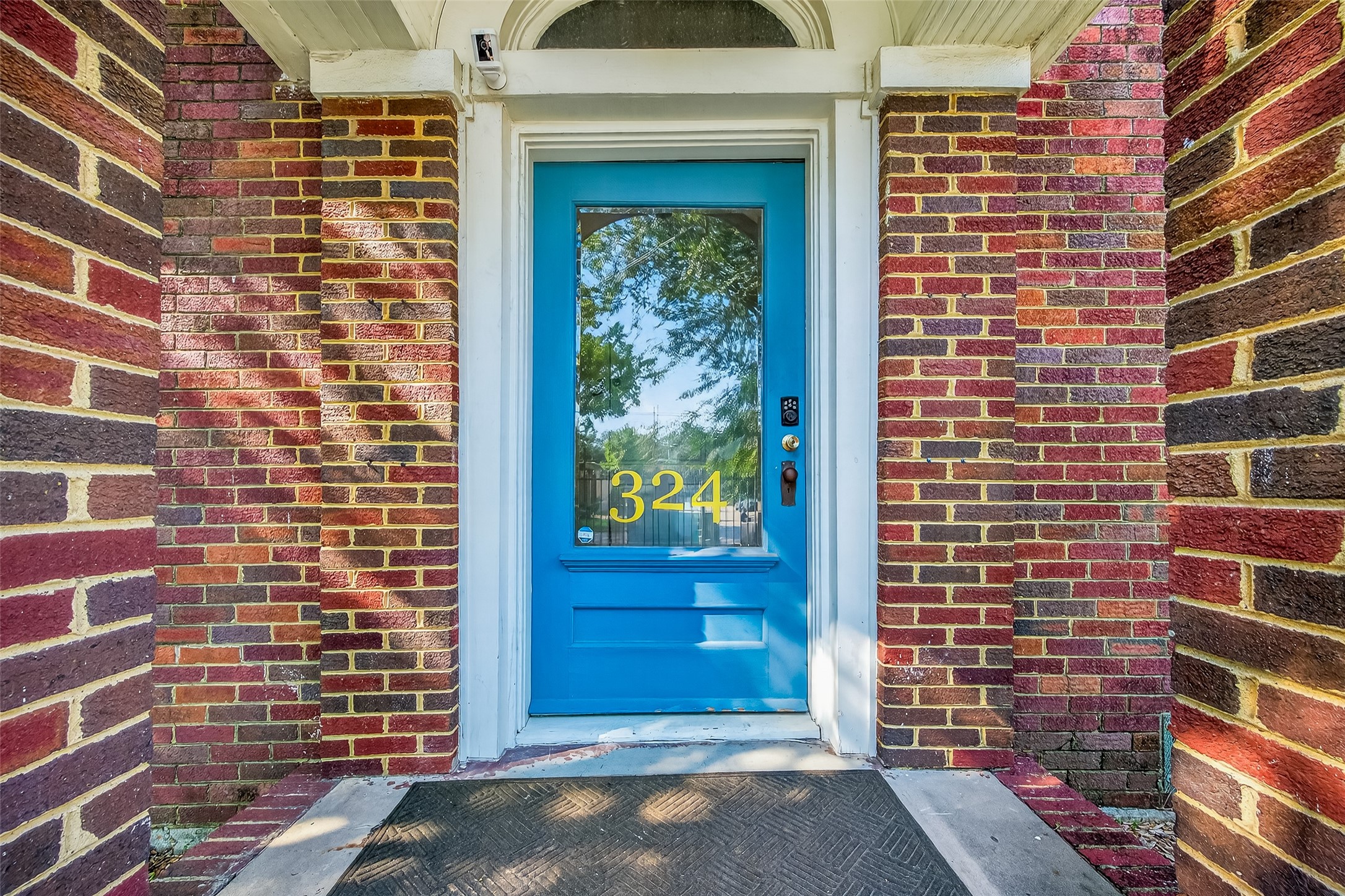 324 West Alabama Street, Unit 1 Houston, TX 77006 - Photo 4 of 30 a front view of a building