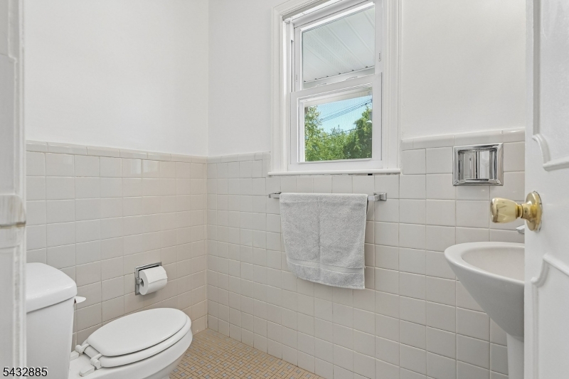 215 Exeter Way Hillside, NJ 07205 - Photo 23 of 34