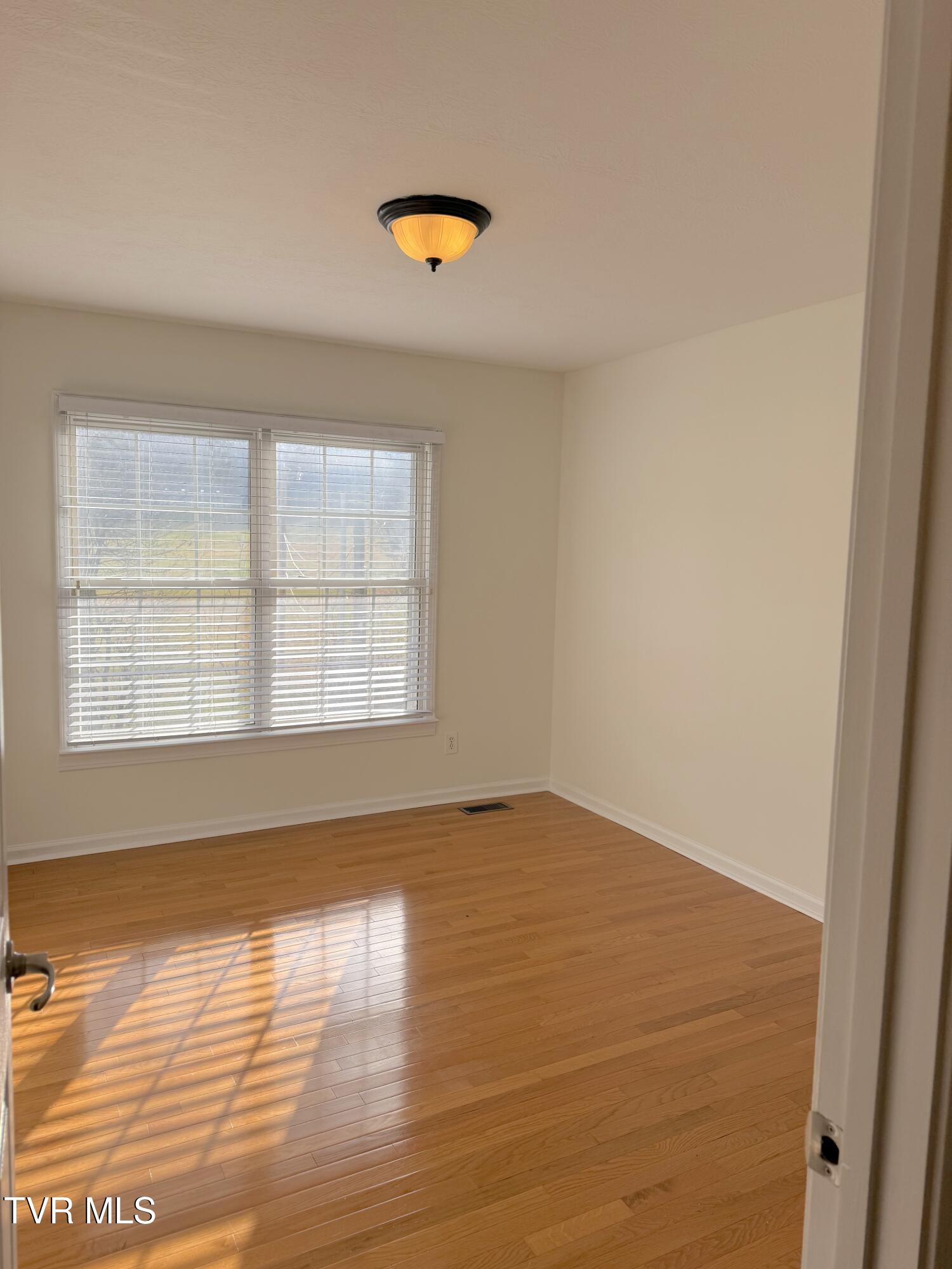 1516 Rock Springs Road Kingsport, TN 37664 - Photo 17 of 27 bedroom 3