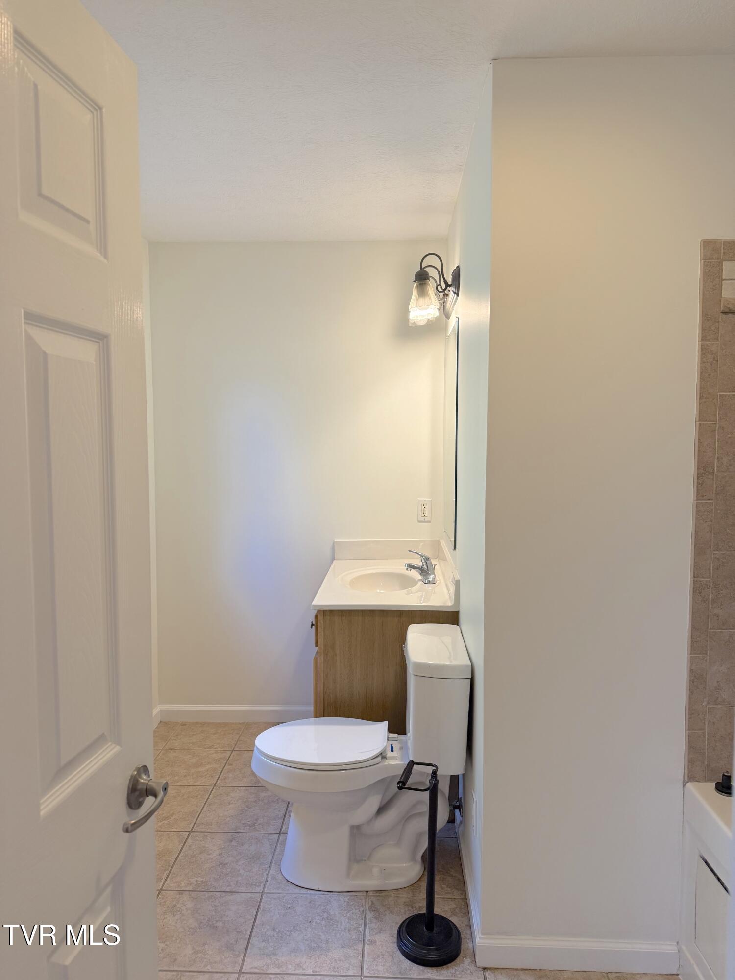 1516 Rock Springs Road Kingsport, TN 37664 - Photo 21 of 27 master bath 2