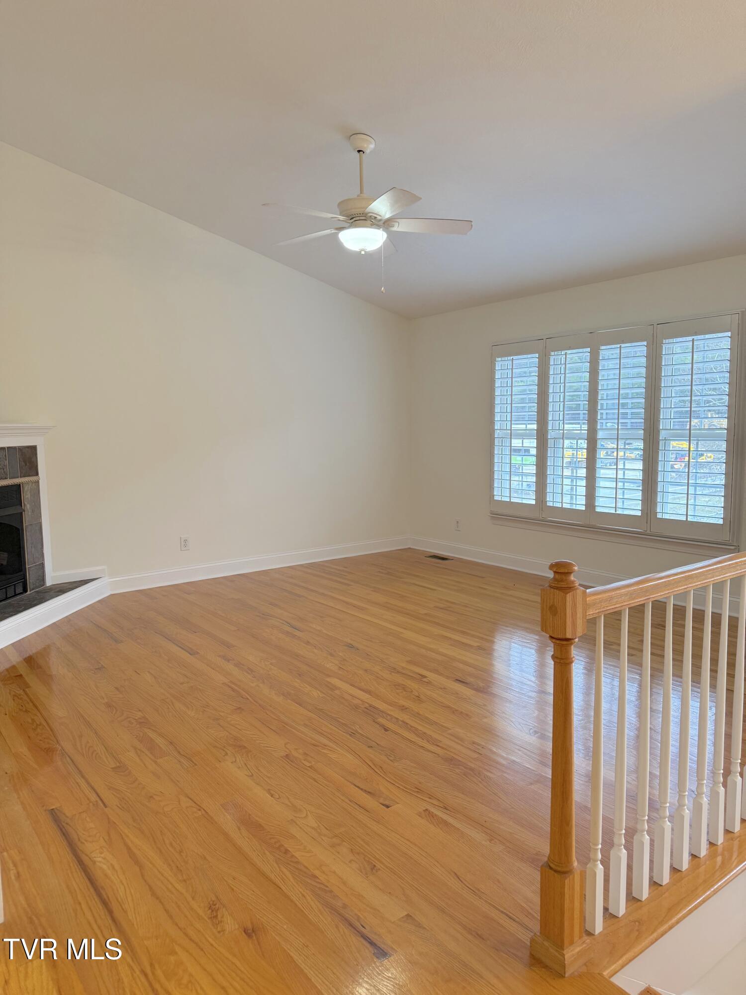 1516 Rock Springs Road Kingsport, TN 37664 - Photo 4 of 27 IMG_3016