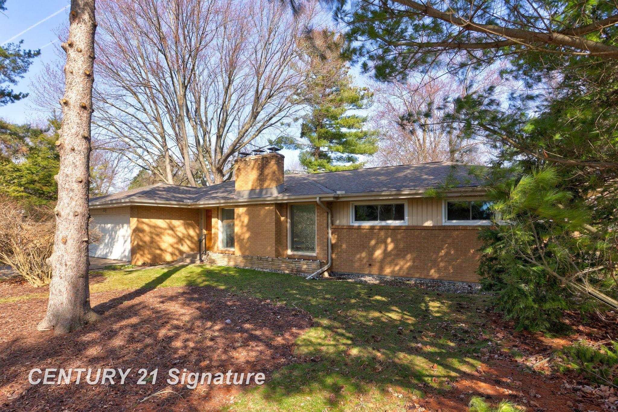 4334 Shattuck Road Saginaw, MI 48603 - Photo 3 of 40 50137531-65be8af6-32af-4889-b49c-59ec04233604.JPG