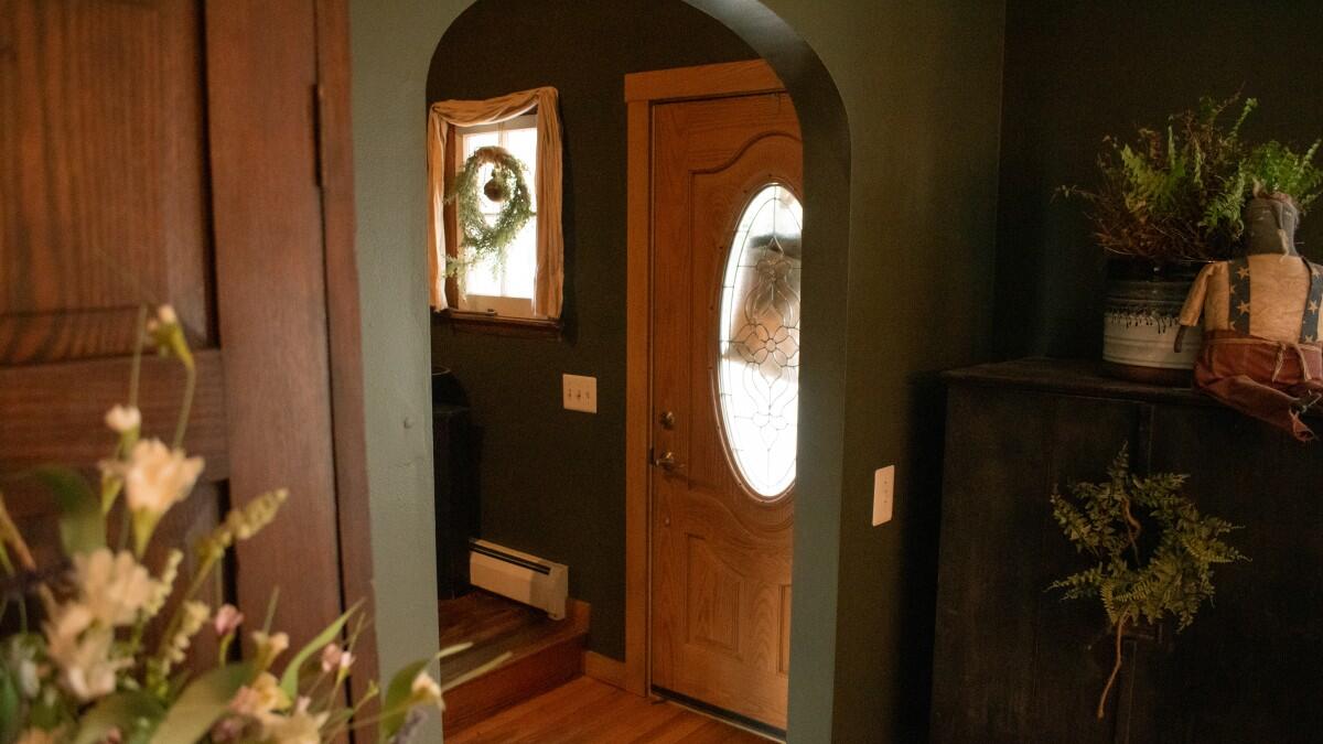 13 Colonial Street Waterville, ME 04901 - Photo 4 of 25 Entryway