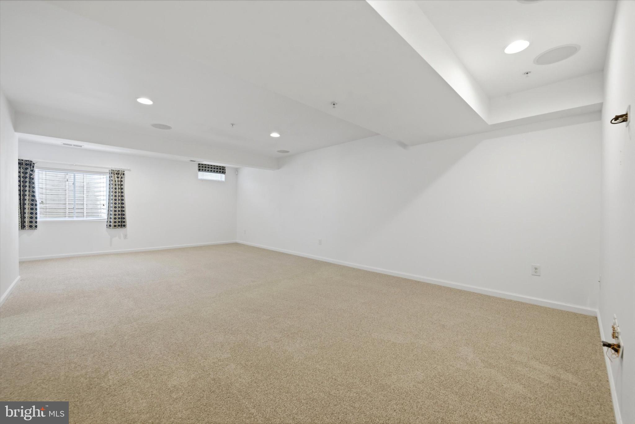 186 Tulsk Road Avondale, PA 19311 - Photo 33 of 38 an empty room with windows
