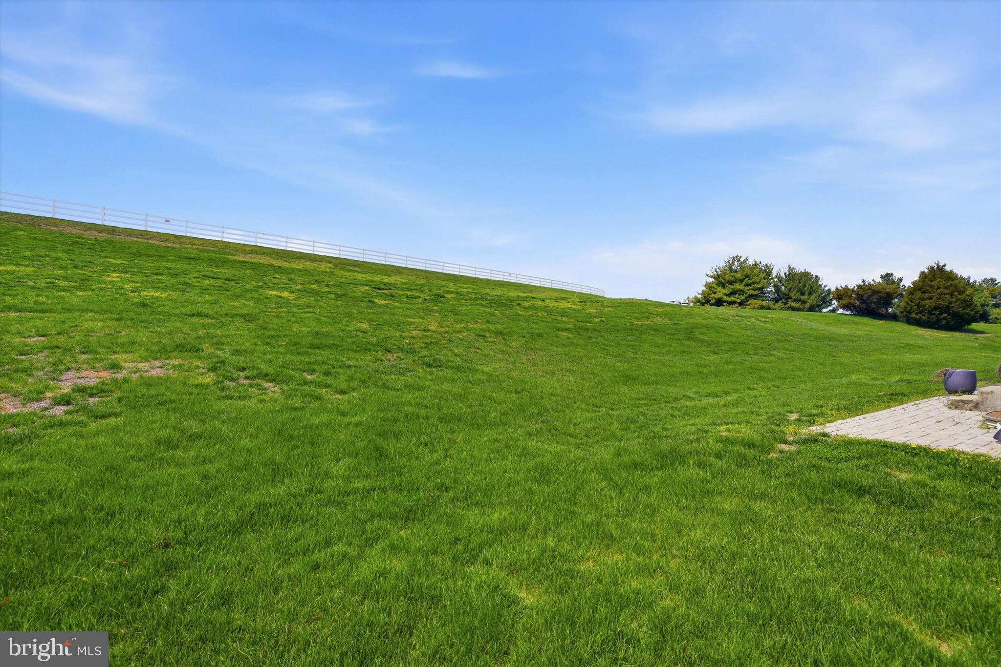 186 Tulsk Road Avondale, PA 19311 - Photo 7 of 38 a backyard with grassy field