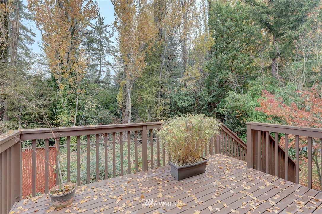 5142 South Garden Loop Road Seattle, WA 98118 - Photo 14 of 18 a view of roof deck