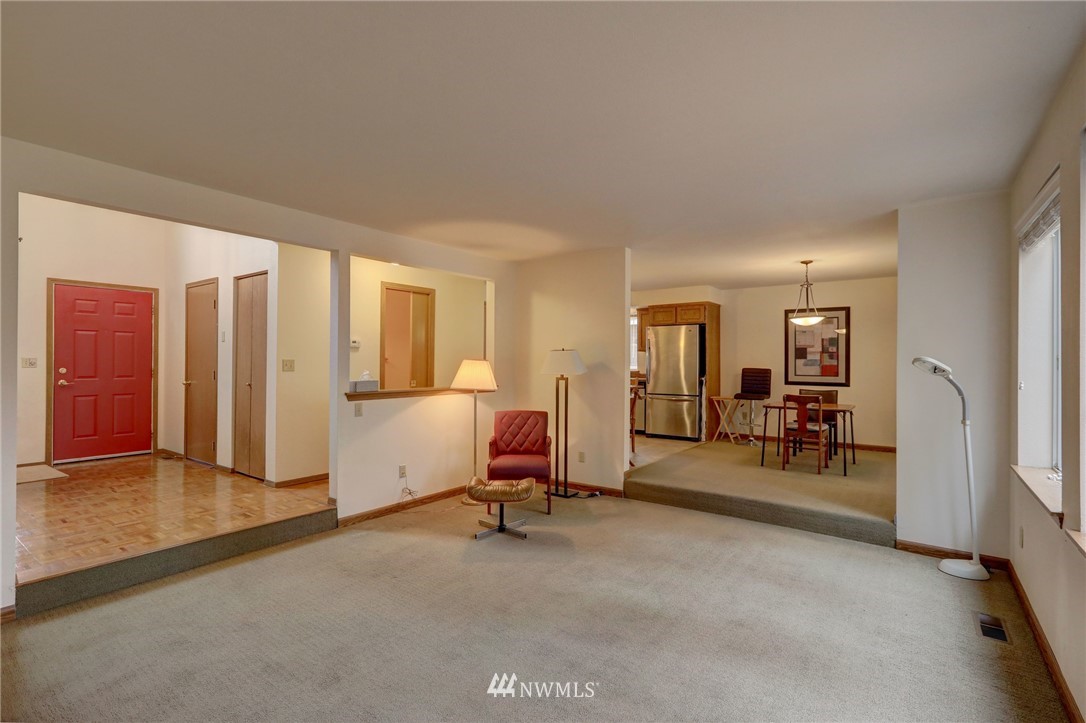 5142 South Garden Loop Road Seattle, WA 98118 - Photo 3 of 18 a view of a livingroom with en suite bathroom