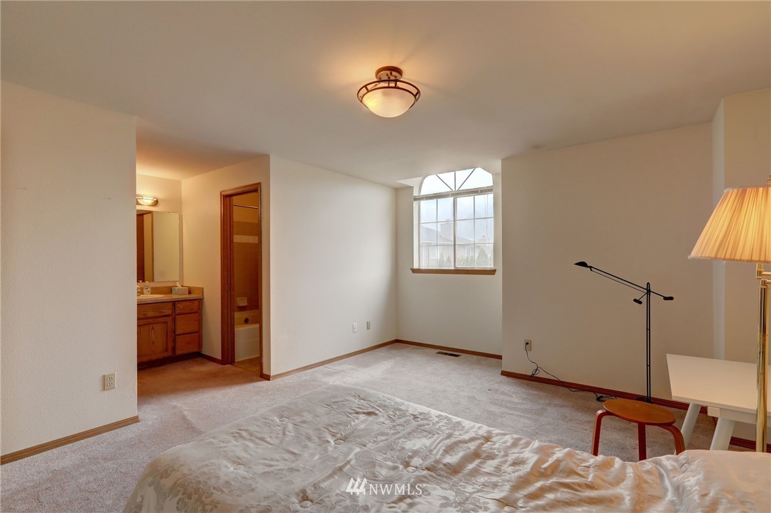 5142 South Garden Loop Road Seattle, WA 98118 - Photo 10 of 18 a view of an empty room with a window
