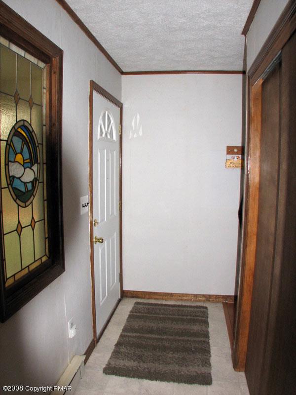 10 Fox Run Road Pocono Pines, PA 18350 - Photo 6 of 14 foyer