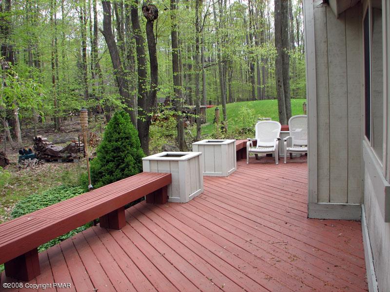 10 Fox Run Road Pocono Pines, PA 18350 - Photo 8 of 14 deck