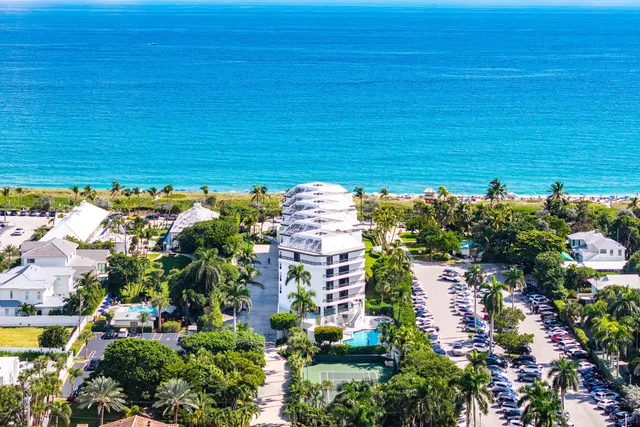 an aerial view of residential building and lake