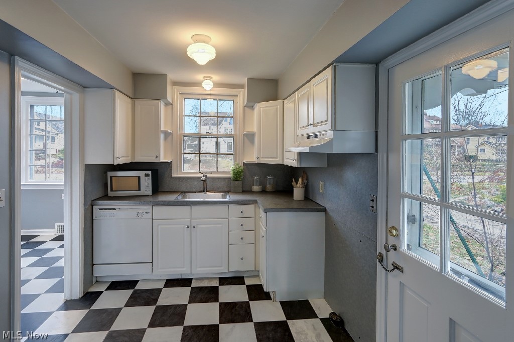 1516 Crest Road Cleveland Heights, OH 44121 - Photo 5 of 10 Kitchen with virtual staging.
