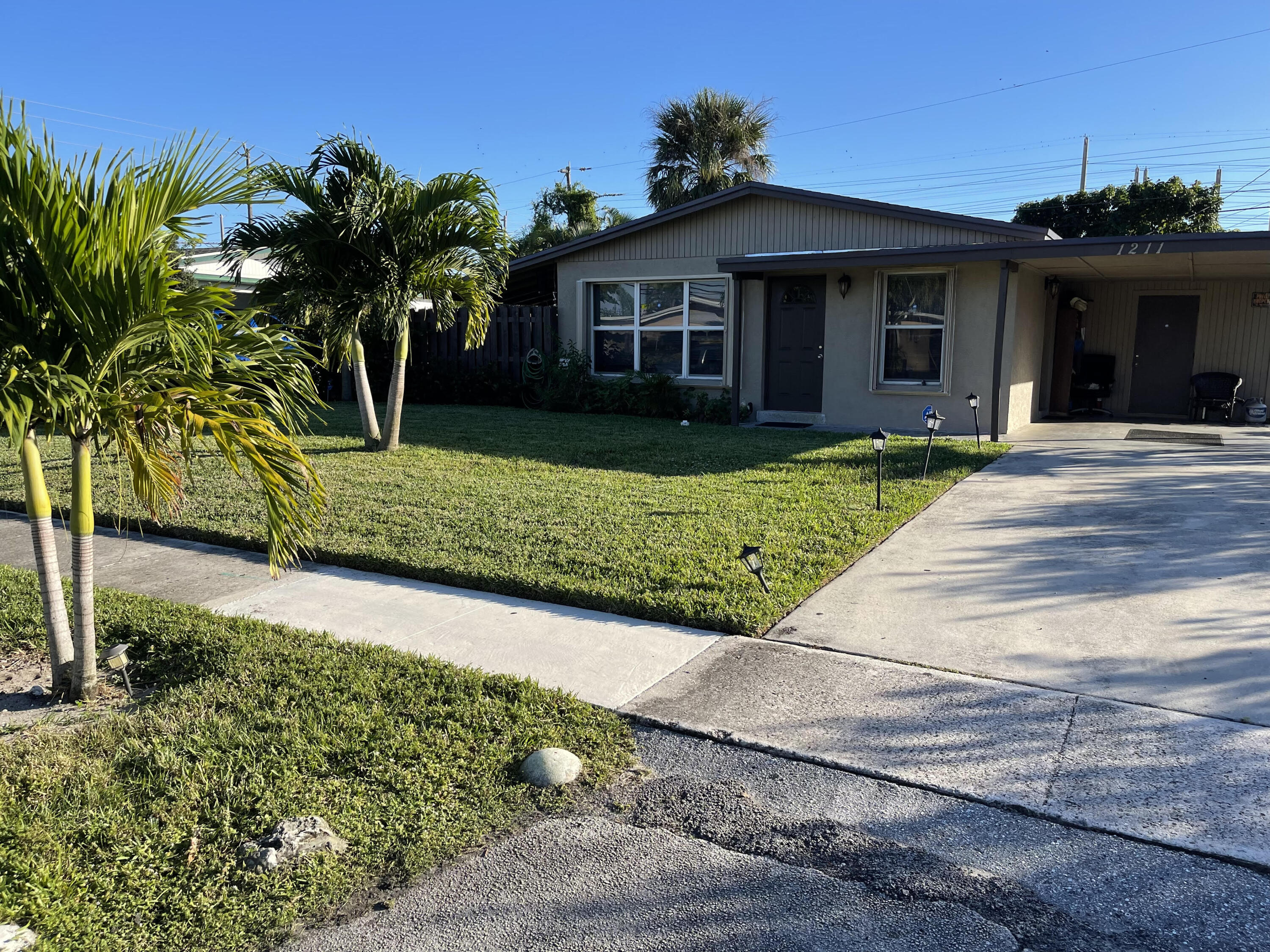 1211 West 2nd Street Riviera Beach, FL 33404 - Photo 3 of 30 MLS FRONT PRIMARY