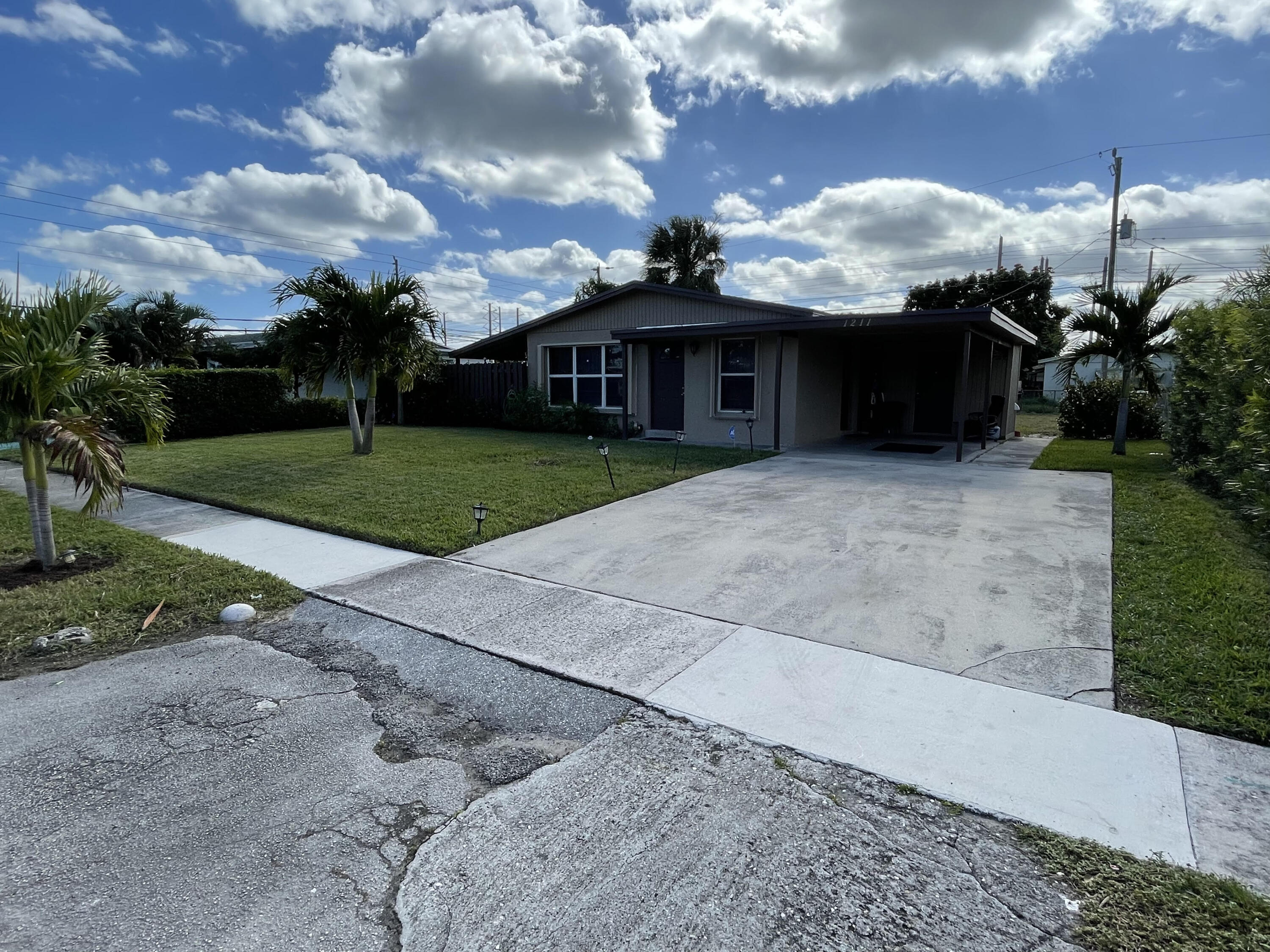 1211 West 2nd Street Riviera Beach, FL 33404 - Photo 4 of 30 MLS EXTRA LARGE DRIVEWAY
