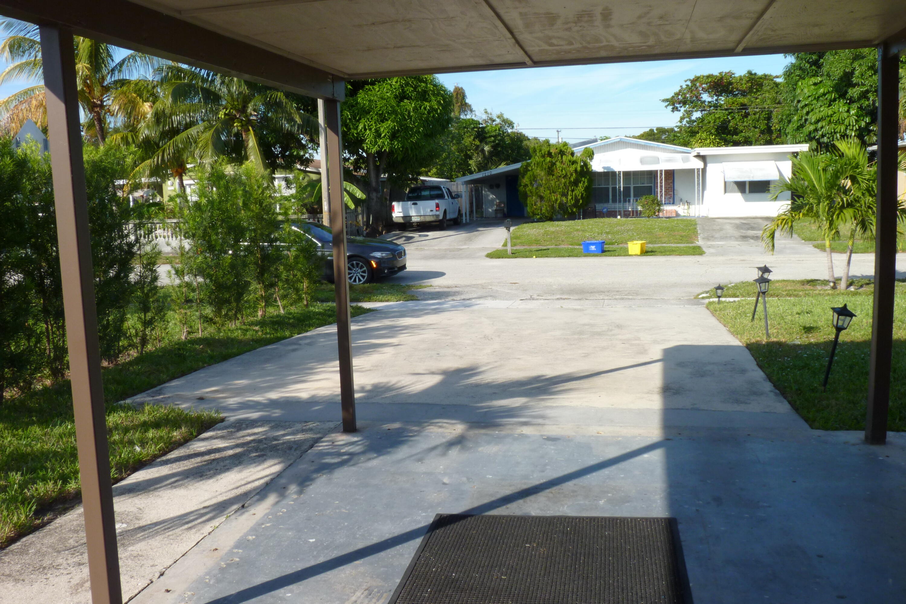 1211 West 2nd Street Riviera Beach, FL 33404 - Photo 7 of 30 MLS CARPORT DRIVEWAY