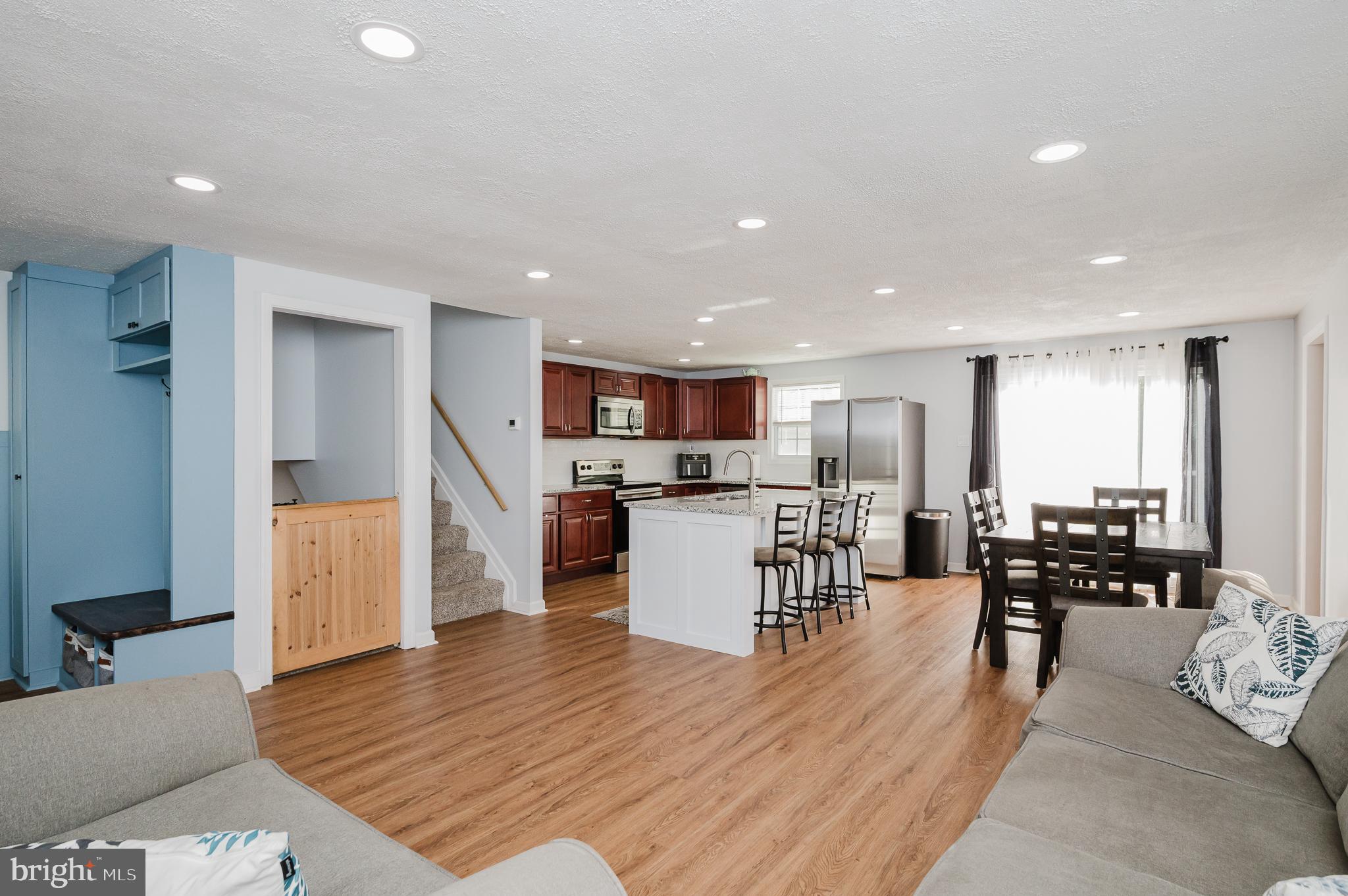 930 Edmund Street Aberdeen, MD 21001 - Photo 17 of 61 a living room with furniture and kitchen view