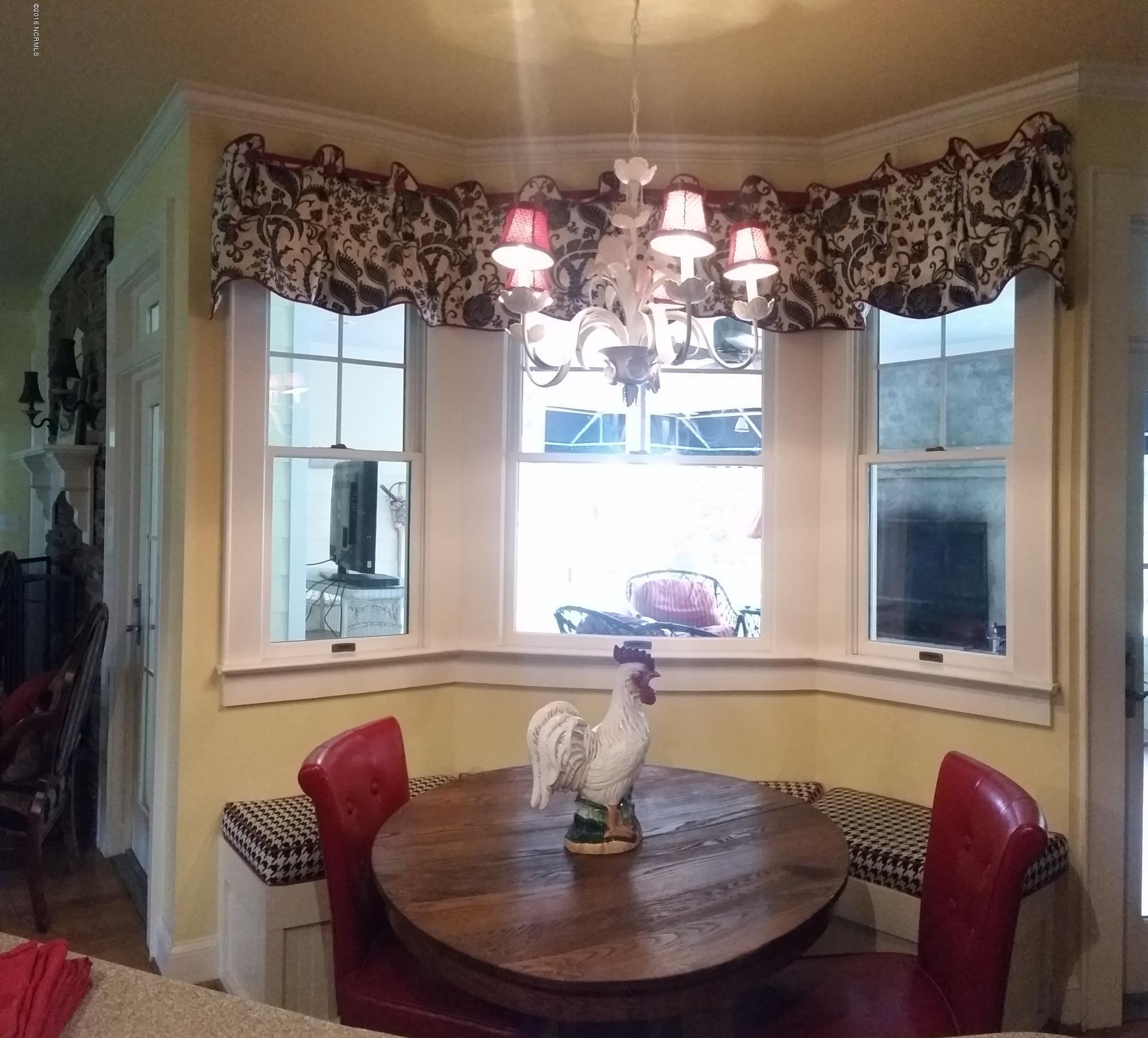 613 Academy Heights Road Kinston, NC 28504 - Photo 27 of 49 Kitchen nook with built in seating
