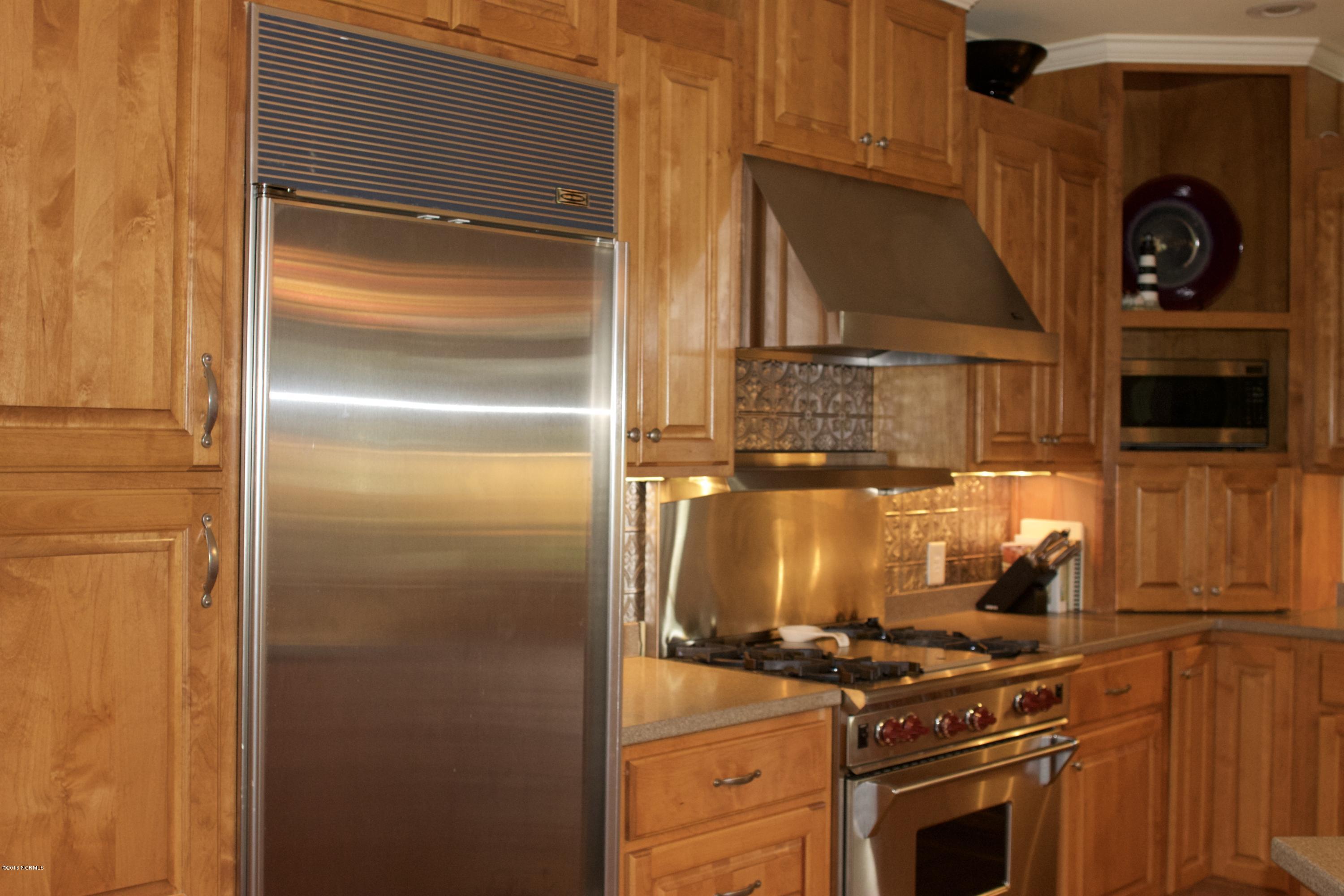 613 Academy Heights Road Kinston, NC 28504 - Photo 37 of 49 Commercial refrigerator and stove