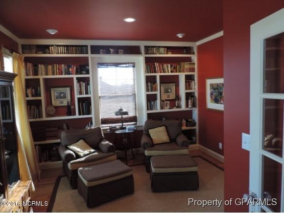This room is being used as a sitting room but can be turned back into a bedroom