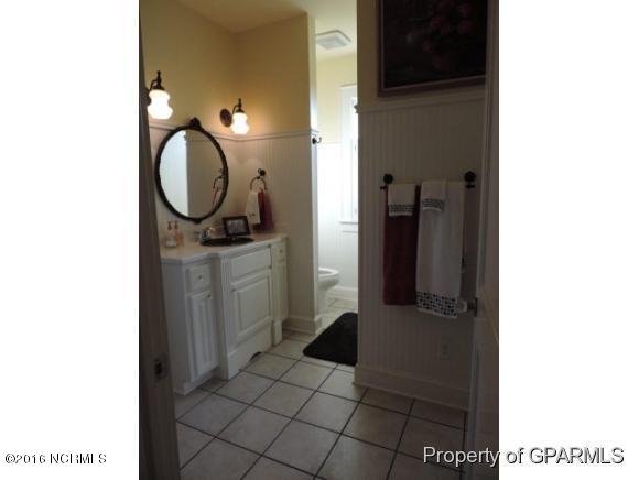 613 Academy Heights Road Kinston, NC 28504 - Photo 8 of 49 Jack-n-Jill Bathroom