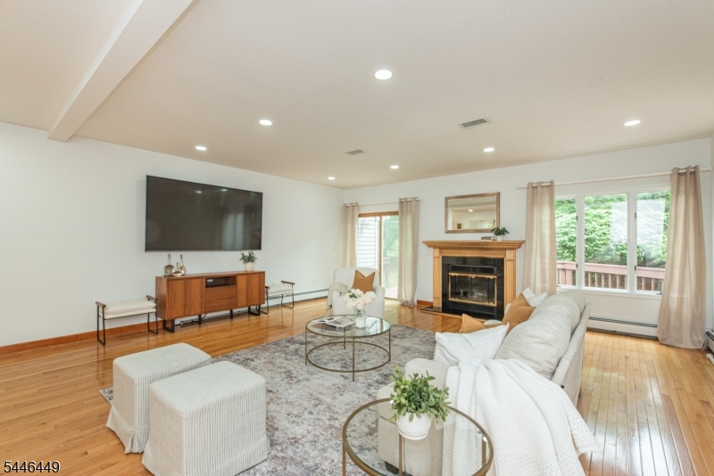 19 Matthew Road Wayne, NJ 07470 - Photo 4 of 24