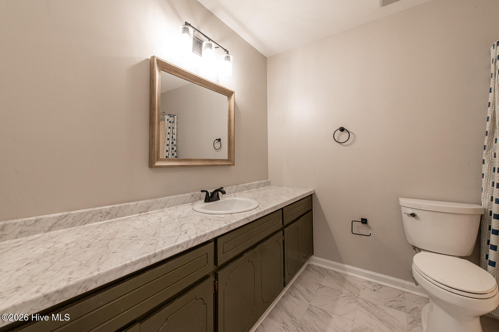 2650 Barclay Road Hephzibah, GA 30815 - Photo 18 of 34 Full Guest Bath!