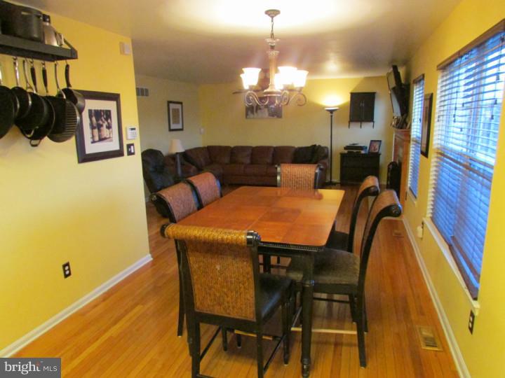535 Riggs Avenue Berlin, NJ 08009 - Photo 12 of 25 Breakfast Room