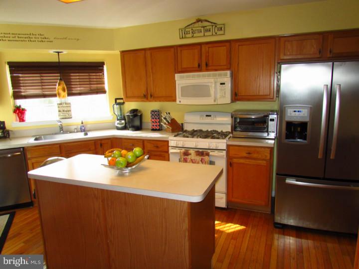 535 Riggs Avenue Berlin, NJ 08009 - Photo 8 of 25 Kitchen