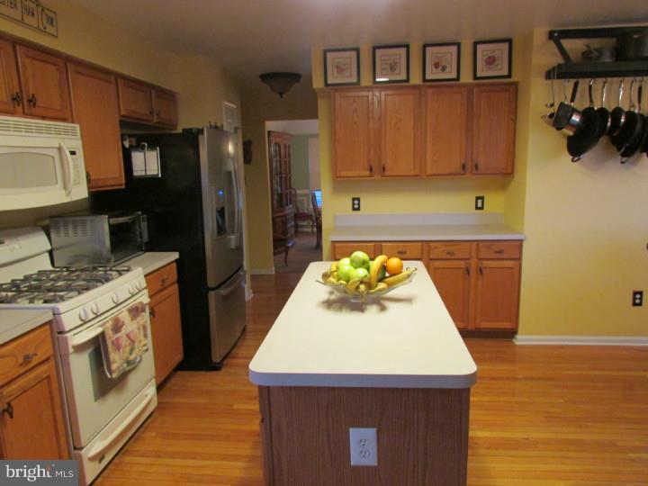 535 Riggs Avenue Berlin, NJ 08009 - Photo 9 of 25 Kitchen
