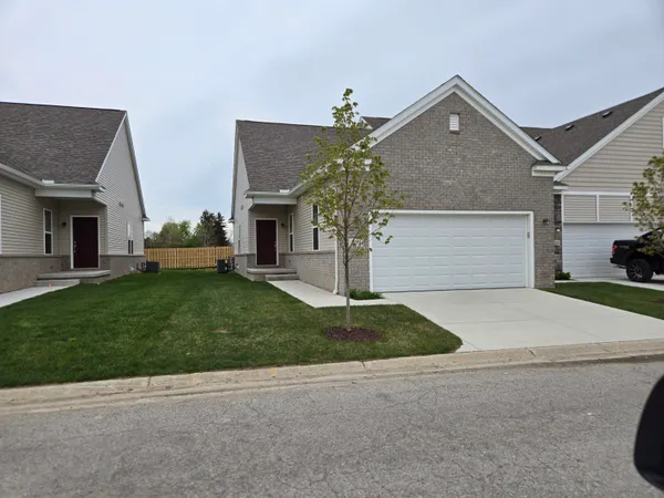 $300,000 | 4266 Plum Village Circle, Unit 39, Monroe, MI 48161
