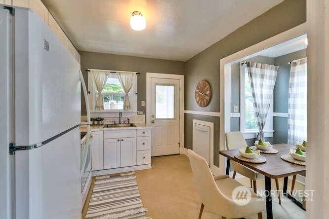 9340 45th Avenue Southwest Seattle, WA 98136 - Photo 13 of 33 a spacious bathroom with sinks a mirror a bathtub and next to a window