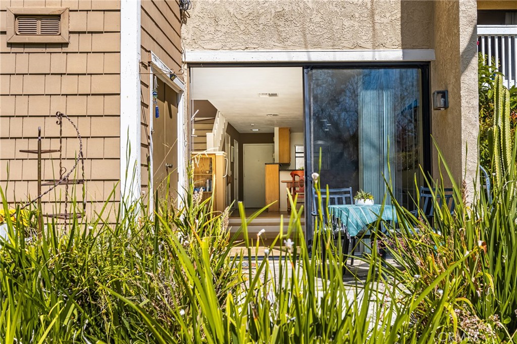179 Pineview Irvine, CA 92620 - Photo 16 of 51 Looking back into the home.