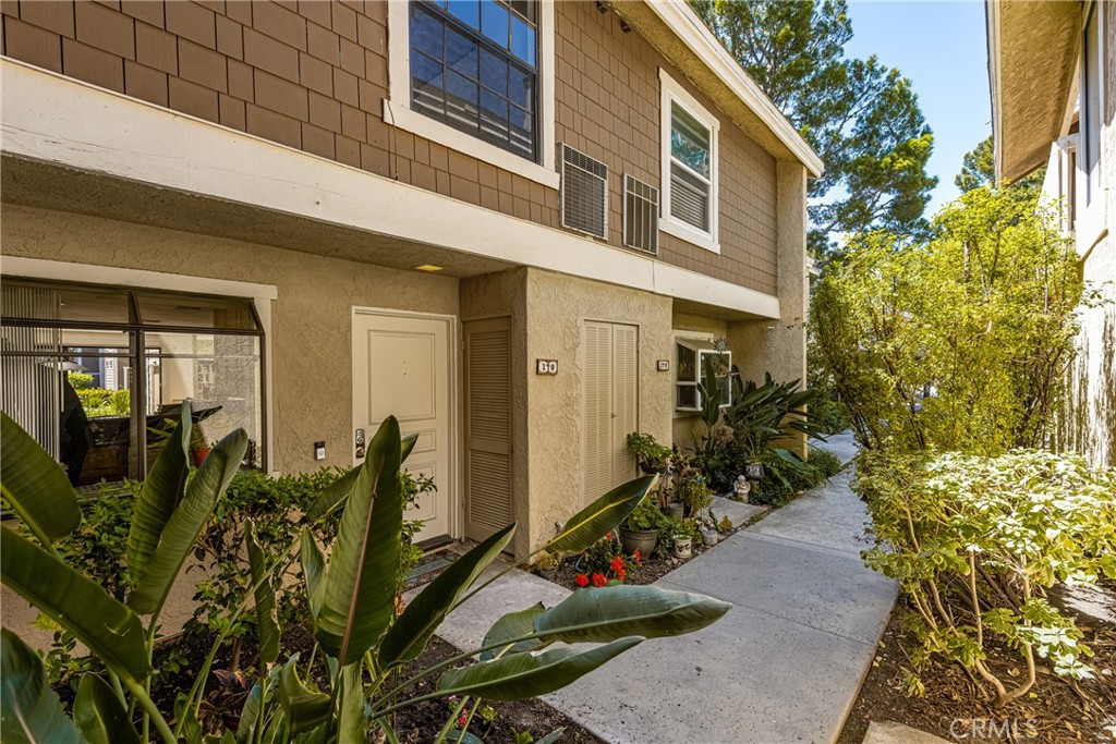 179 Pineview Irvine, CA 92620 - Photo 3 of 51 Looking back out at the walkway to 179 Pineview.