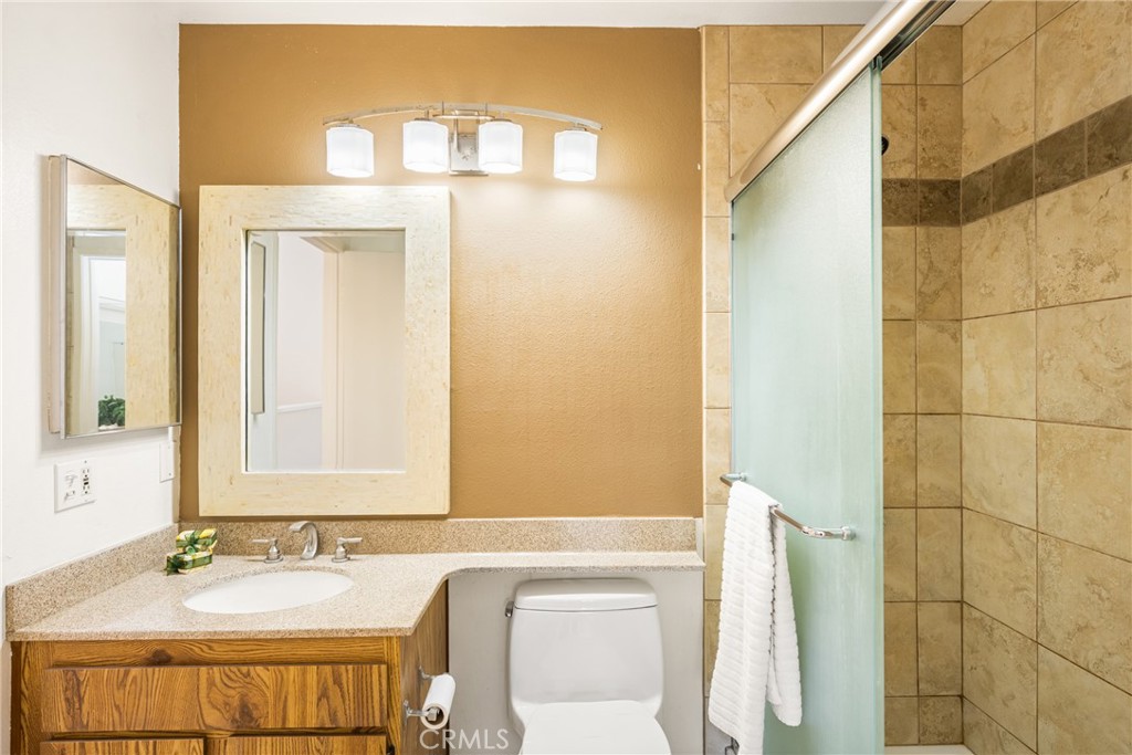 179 Pineview Irvine, CA 92620 - Photo 35 of 51 Private bath off the vanity area.