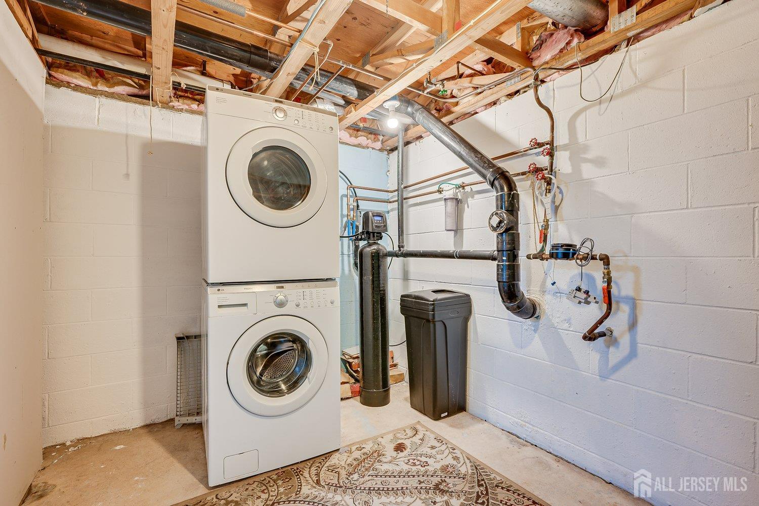 7 Lily Court Edison, NJ 08820 - Photo 26 of 32 a utility room with dryer and washer