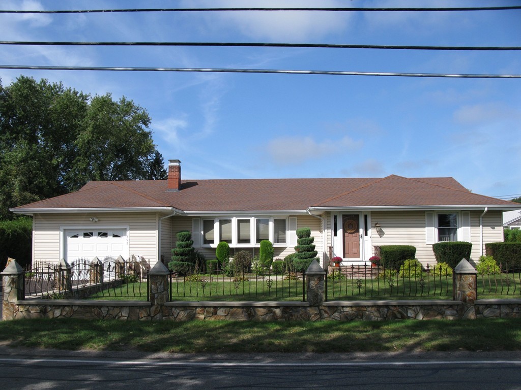 397 Gardners Neck Road Swansea, MA 02777 - Photo 1 of 19 Gallery Image 1
