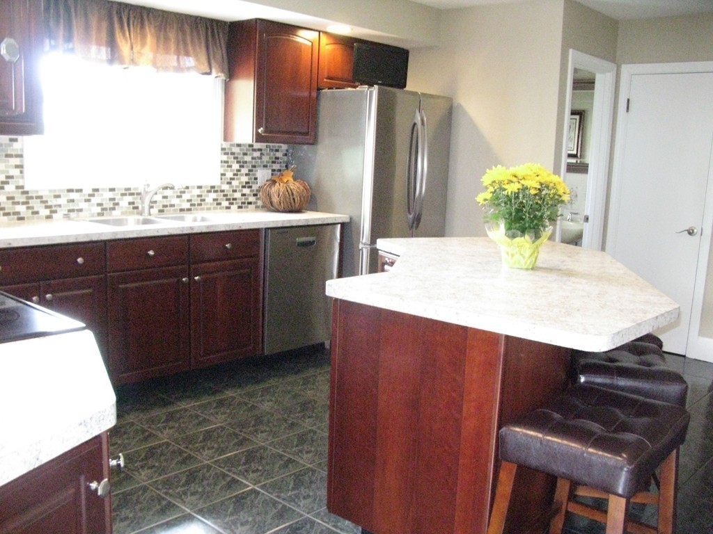 397 Gardners Neck Road Swansea, MA 02777 - Photo 4 of 19 Gallery Image 4
