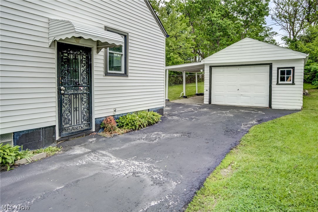 4383 Wyatt Road Cleveland, OH 44128 - Photo 29 of 33