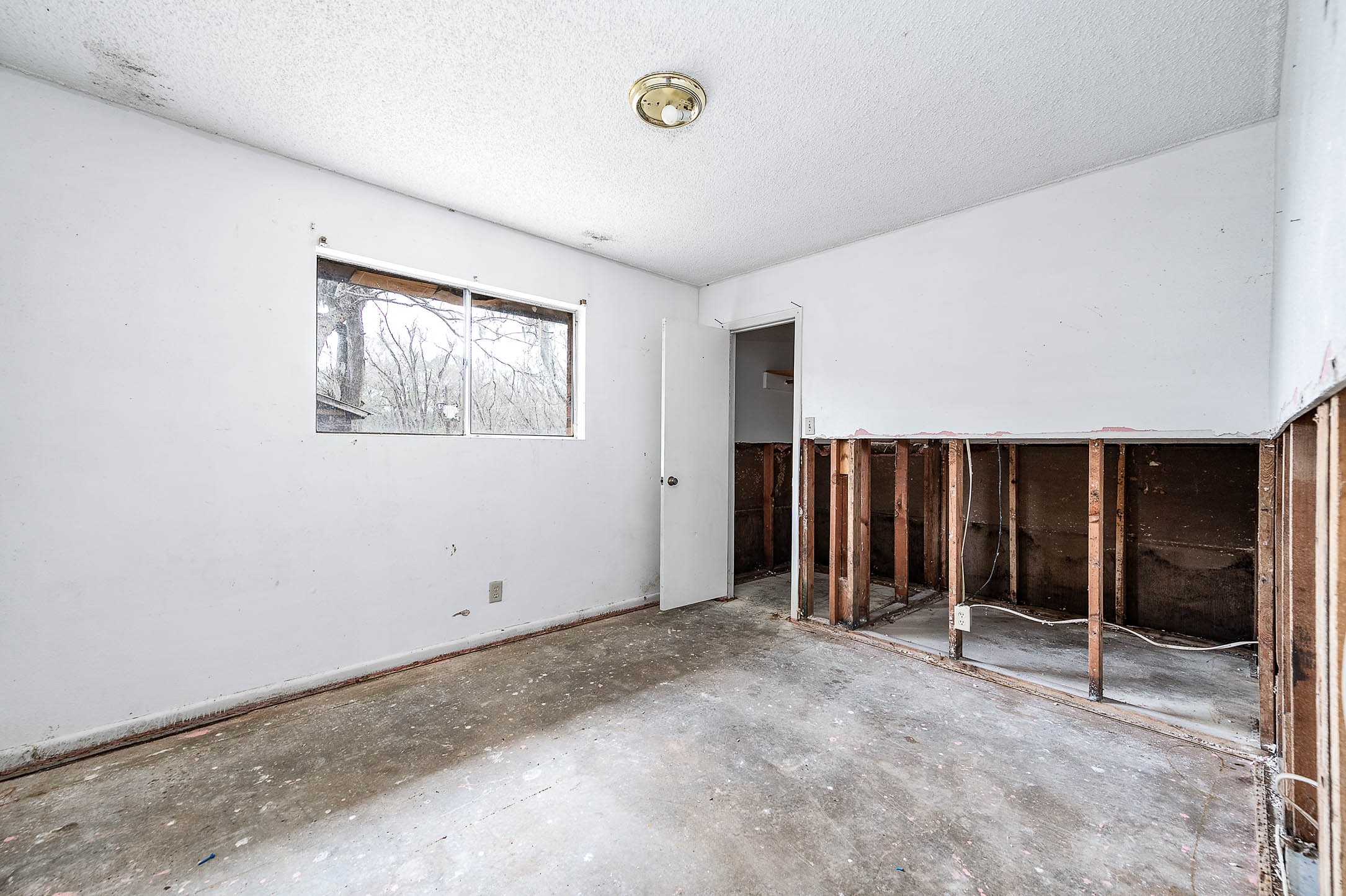 1431 County Road 934 Sweeny, TX 77480 - Photo 11 of 21 a view of an empty room with window