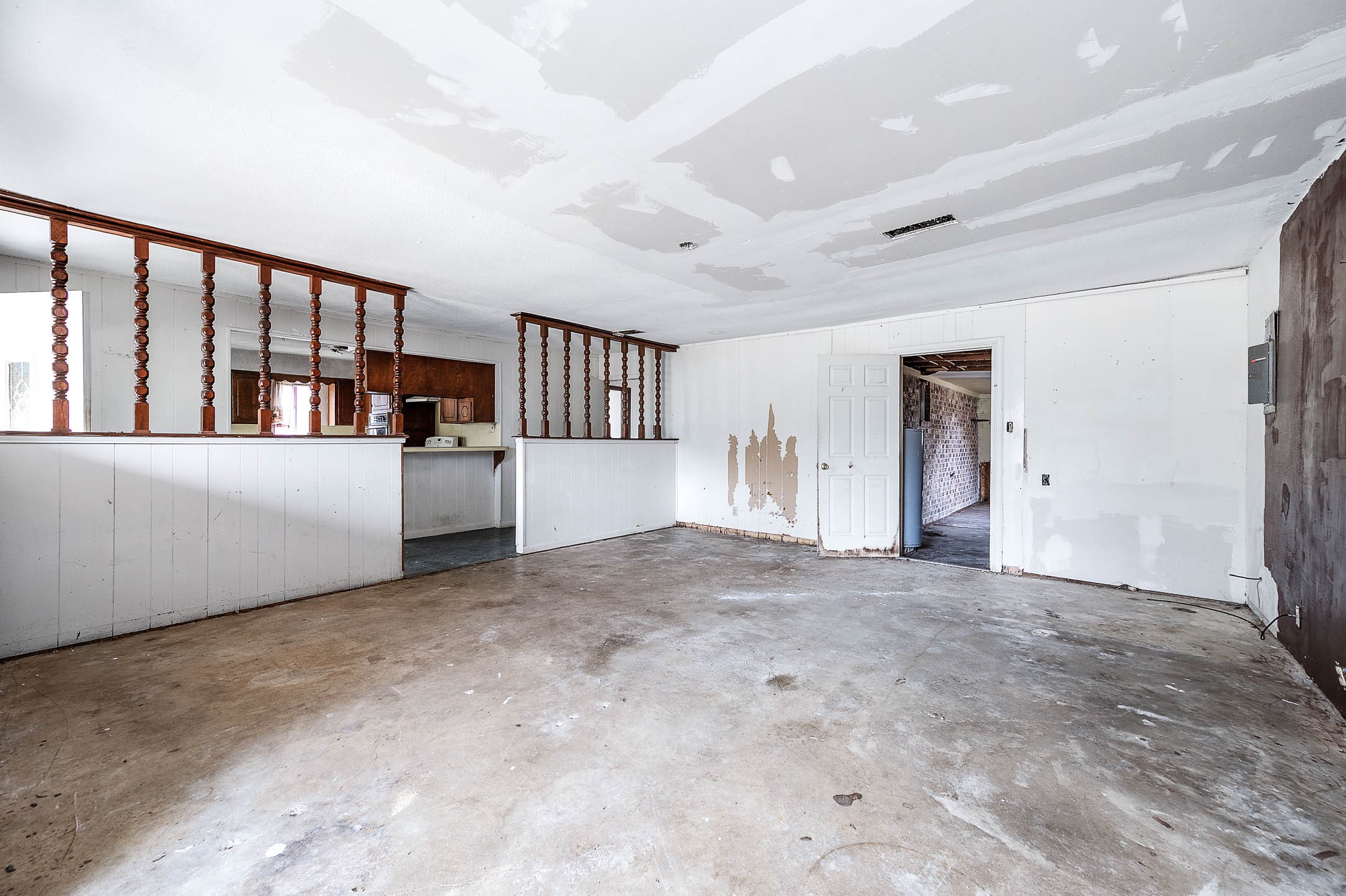 1431 County Road 934 Sweeny, TX 77480 - Photo 13 of 21 a view of an empty room and a window